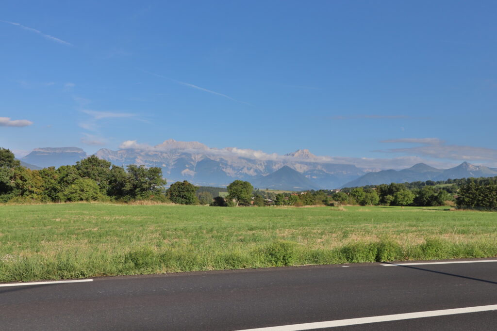 Grenoble után a hegyek.